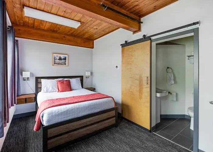 Seward Adventure Lodge